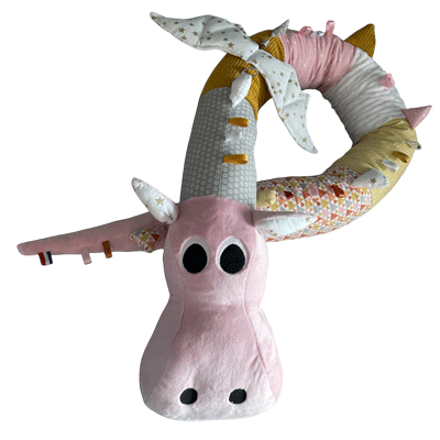 Gaston le Dragon , la grande peluche rose et moutarde pour bébé. Rose et moutarde. Fait-main en france